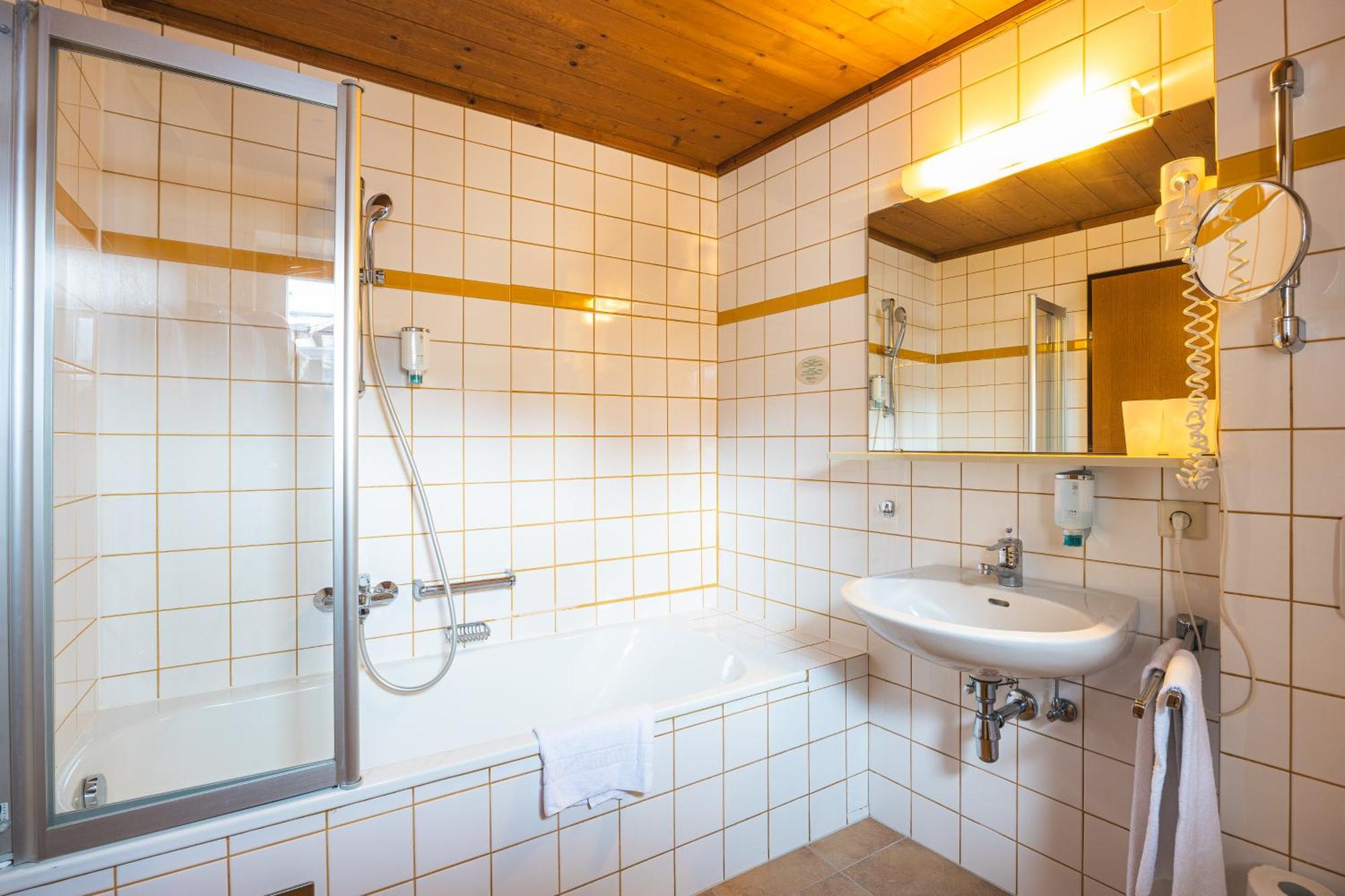 Fish'Inn Zell - Hotel Fischerwirt Zell am See Phòng bức ảnh
